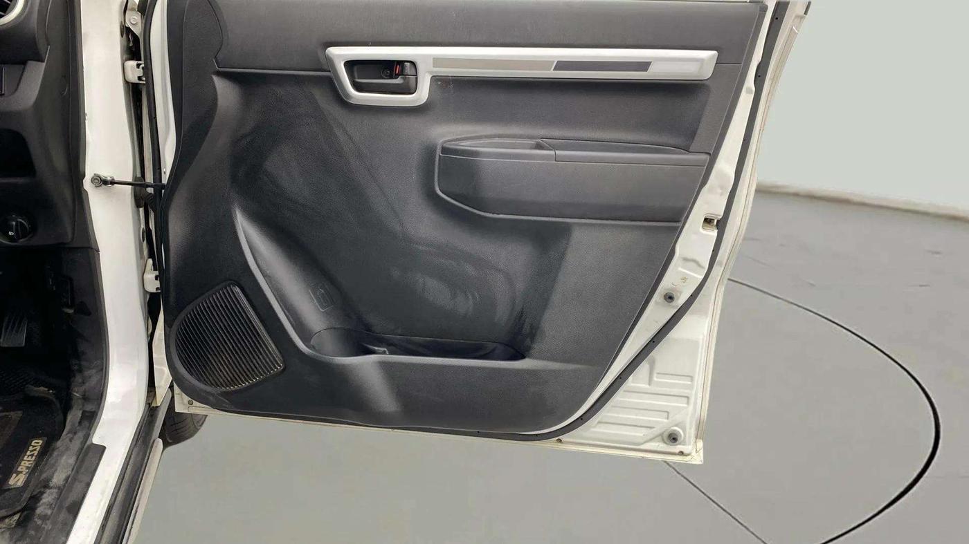 2020 Maruti S PRESSO VXI PLUS AMT, Petrol, Automatic, 56,809 km, Driver Side Door Panels Control