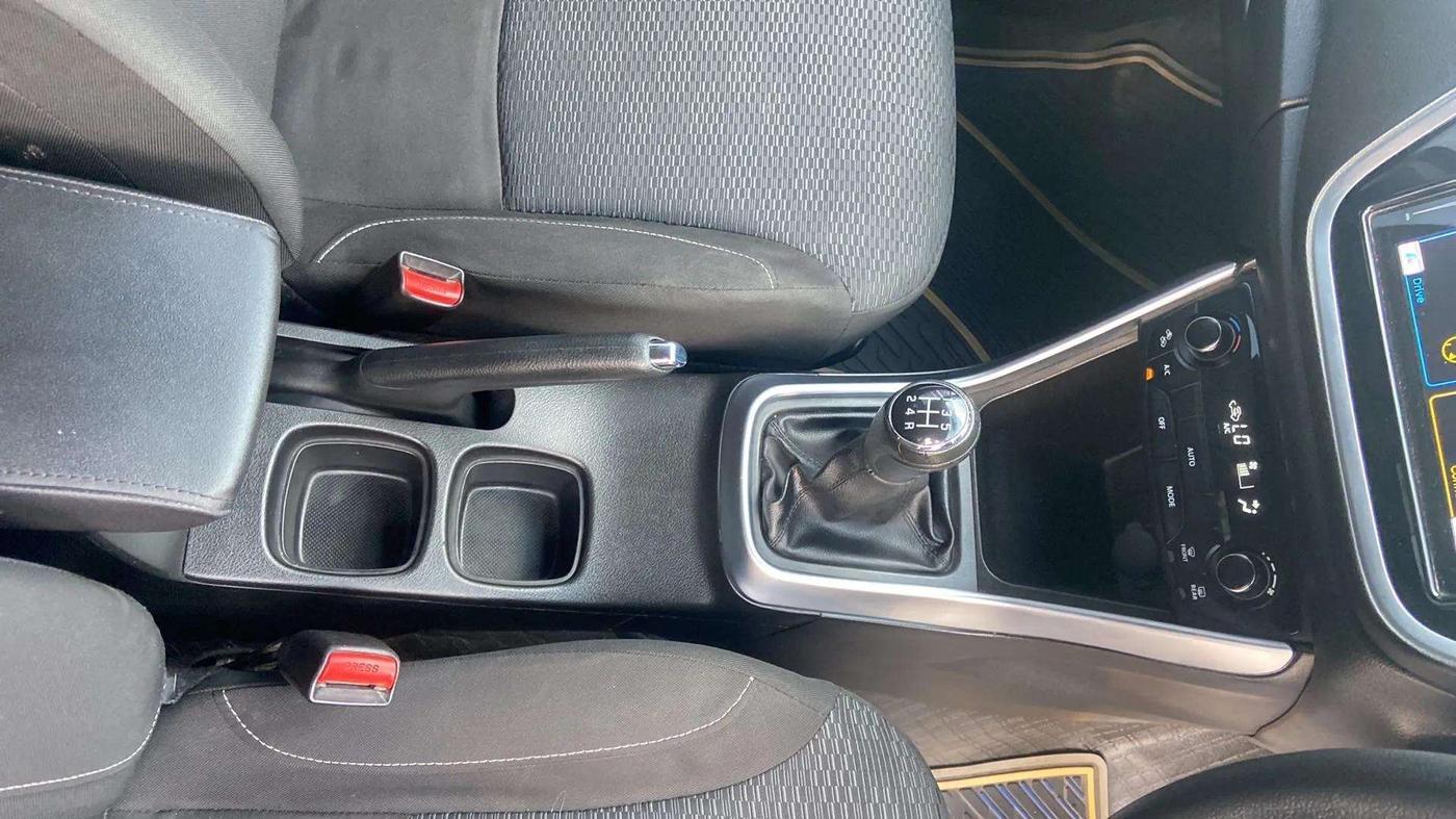 2018 Maruti S Cross ZETA 1.3, Diesel, Manual, 76,016 km, Gear Lever