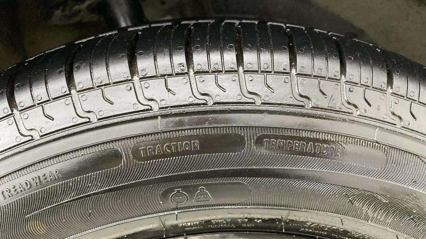 2019 Maruti Dzire VXI, Petrol, Manual, 75,158 km, Right Front Tyre Tread