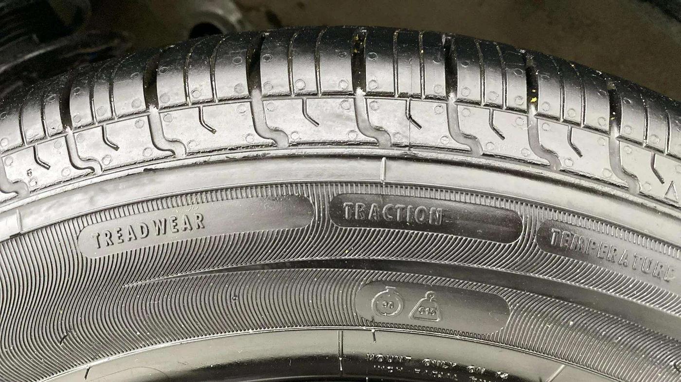 2019 Maruti Dzire VXI, Petrol, Manual, 75,158 km, Left Front Tyre Tread