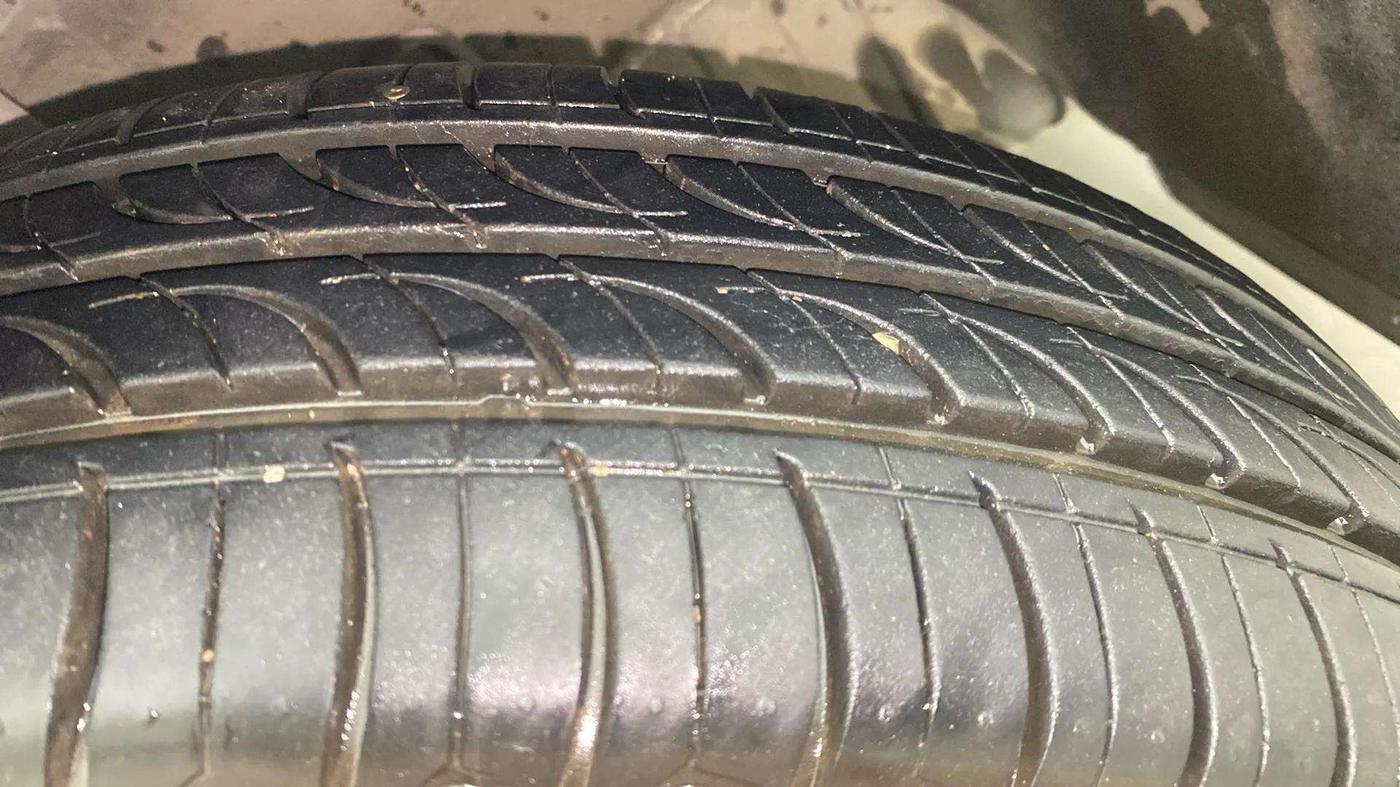 2015 Hyundai Xcent SX AT 1.2 (O), Petrol, Automatic, 39,475 km, Right Front Tyre Tread