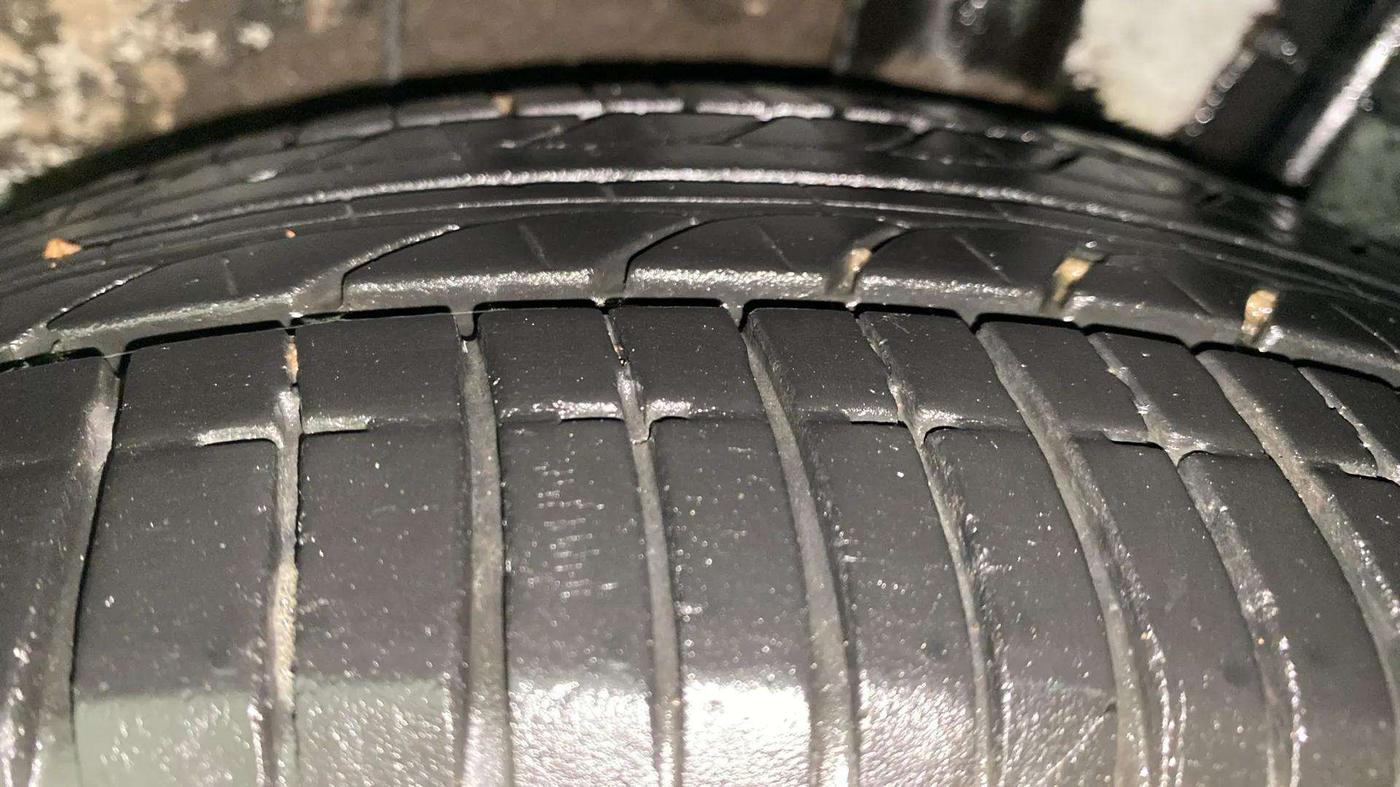 2015 Hyundai Xcent SX AT 1.2 (O), Petrol, Automatic, 39,475 km, Left Rear Tyre Tread