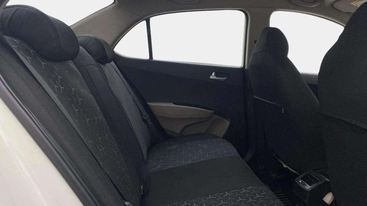 2015 Hyundai Xcent SX AT 1.2 (O), Petrol, Automatic, 39,475 km, Right Side Rear Door Cabin