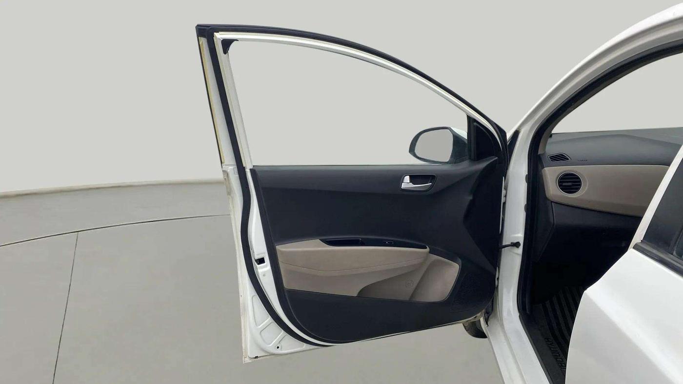 2015 Hyundai Xcent SX AT 1.2 (O), Petrol, Automatic, 39,475 km, LHS Front Door