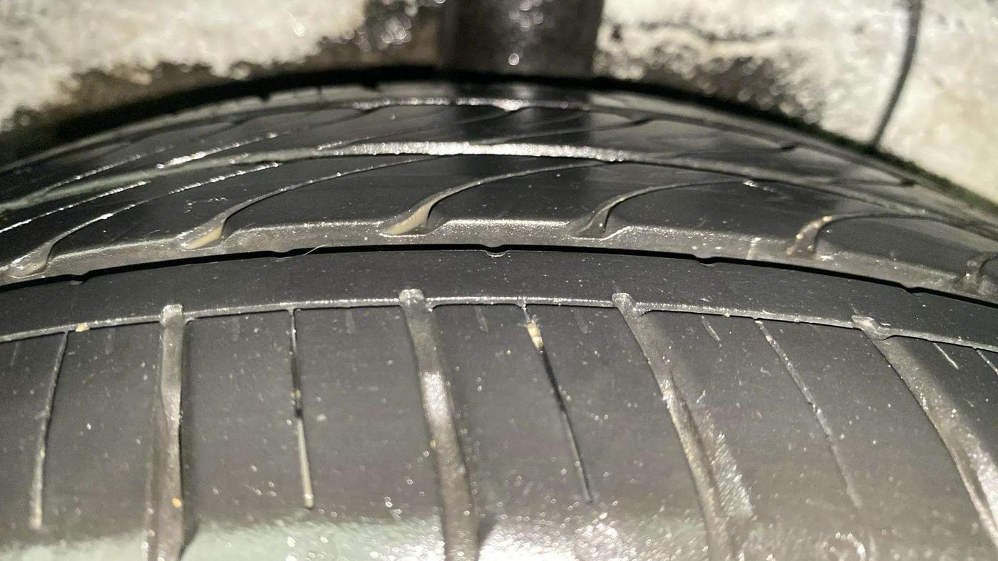 2015 Hyundai Xcent SX AT 1.2 (O), Petrol, Automatic, 39,475 km, Right Rear Tyre Tread
