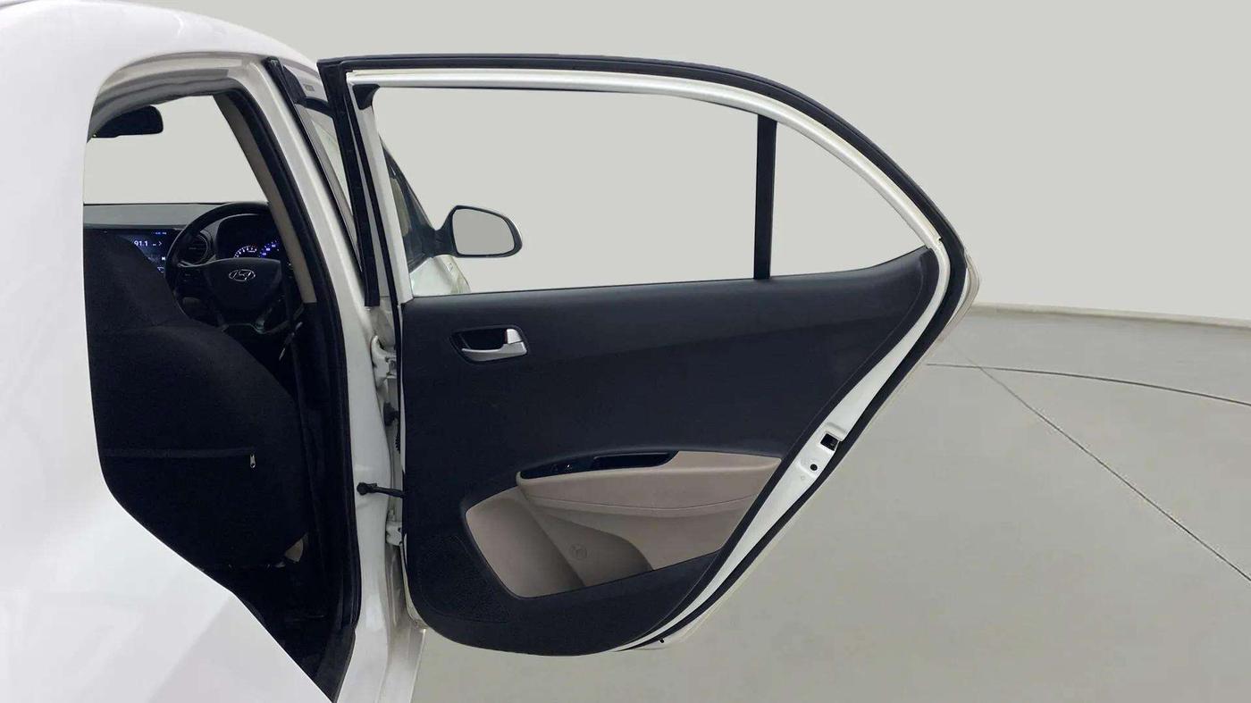 2015 Hyundai Xcent SX AT 1.2 (O), Petrol, Automatic, 39,475 km, RHS Rear Door