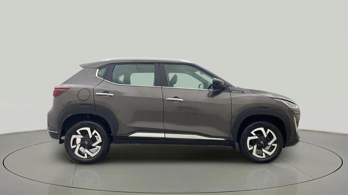 2023 Nissan MAGNITE XV AMT EZ Shift DT, Petrol, Automatic, 26,879 km, Right Side View