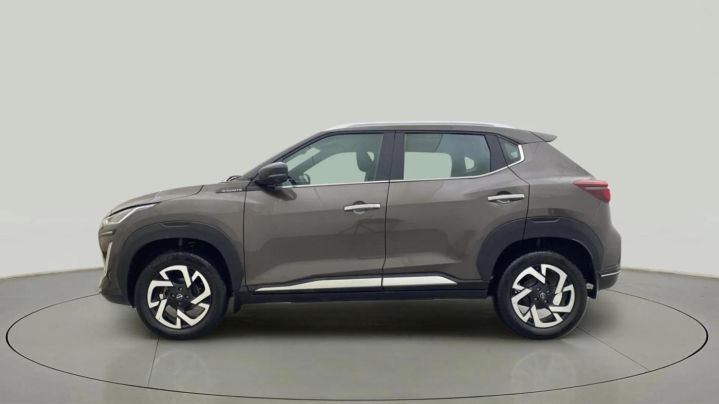 2023 Nissan MAGNITE XV AMT EZ Shift DT, Petrol, Automatic, 26,879 km, Left Side