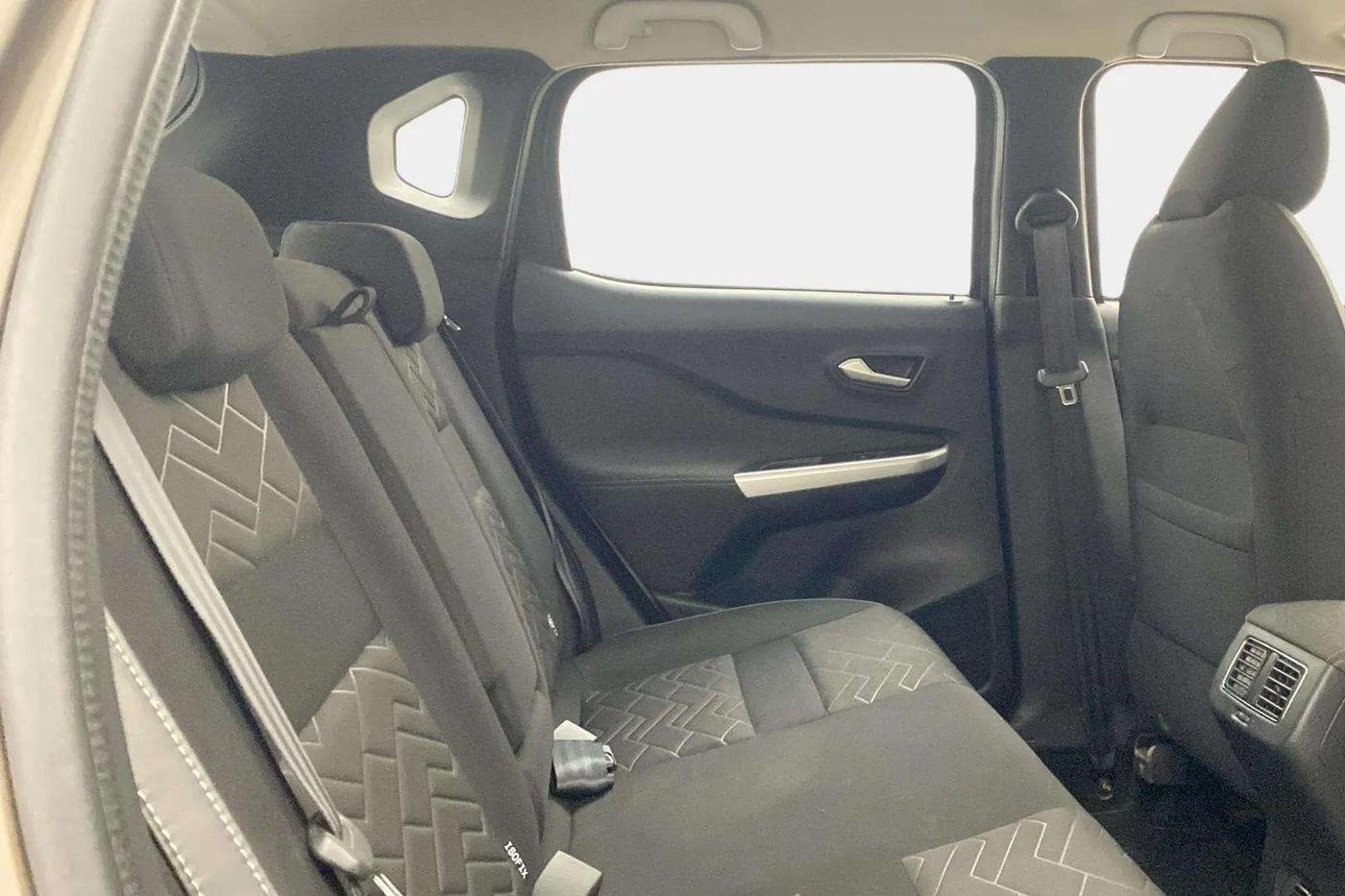 2023 Nissan MAGNITE XV AMT EZ Shift DT, Petrol, Automatic, 26,879 km, Right Side Rear Door Cabin