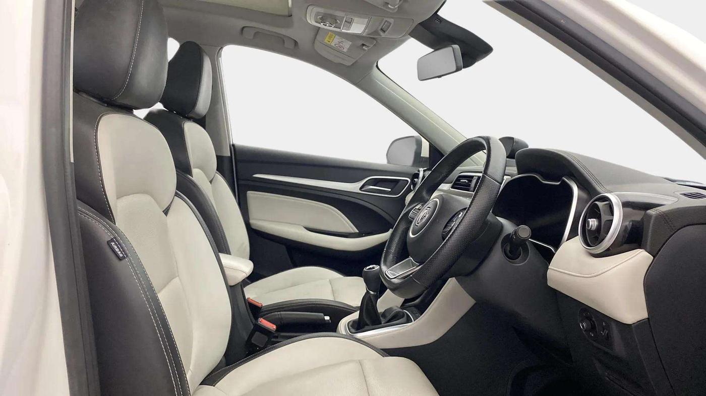 2022 MG ASTOR SHARP 1.5 MT, Petrol, Manual, 47,762 km, Right Side Front Door Cabin