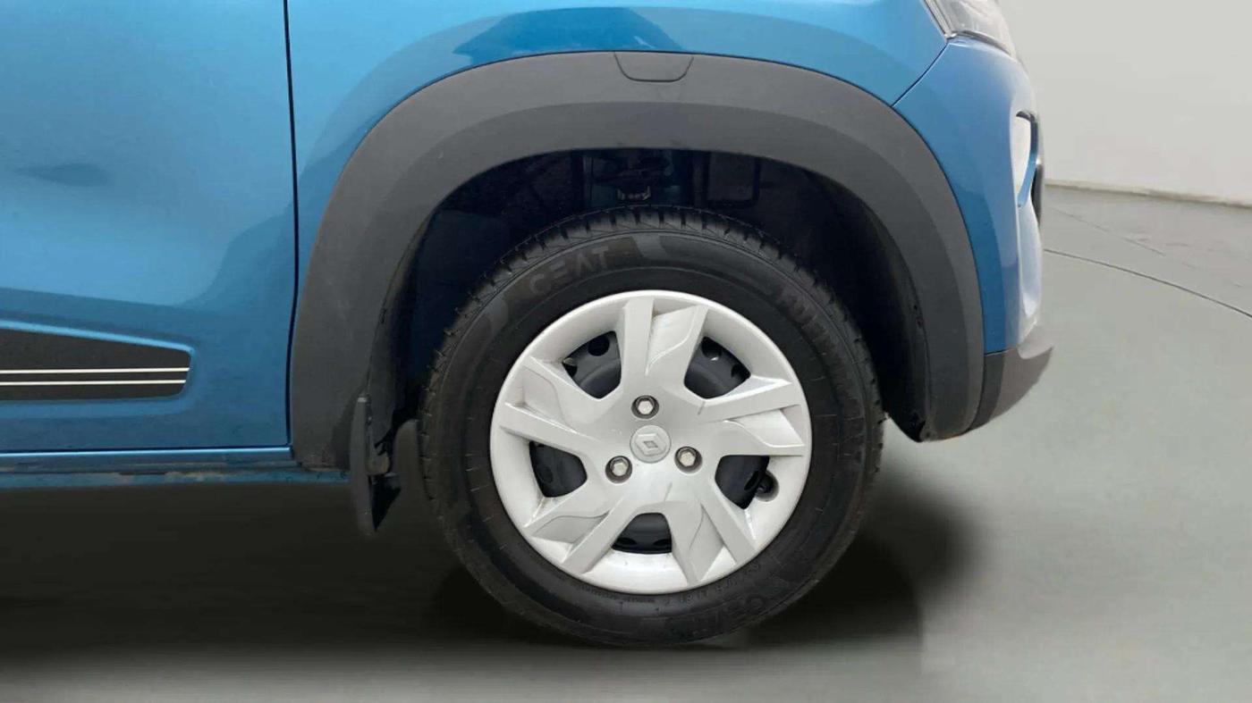 2024 Renault Kwid RXT 1.0 AMT, Petrol, Automatic, 1,422 km, Right Front Wheel