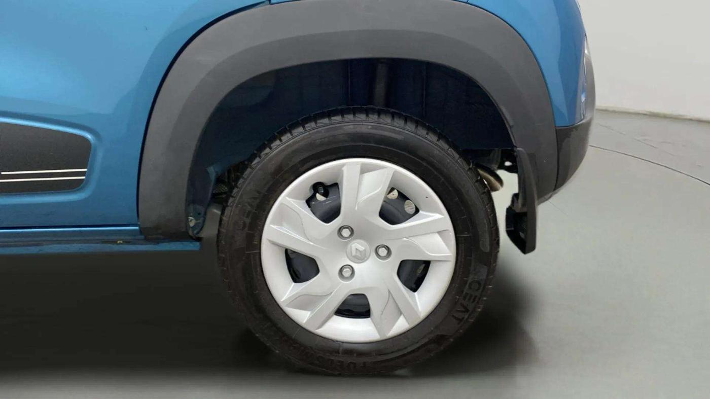 2024 Renault Kwid RXT 1.0 AMT, Petrol, Automatic, 1,422 km, Left Rear Wheel