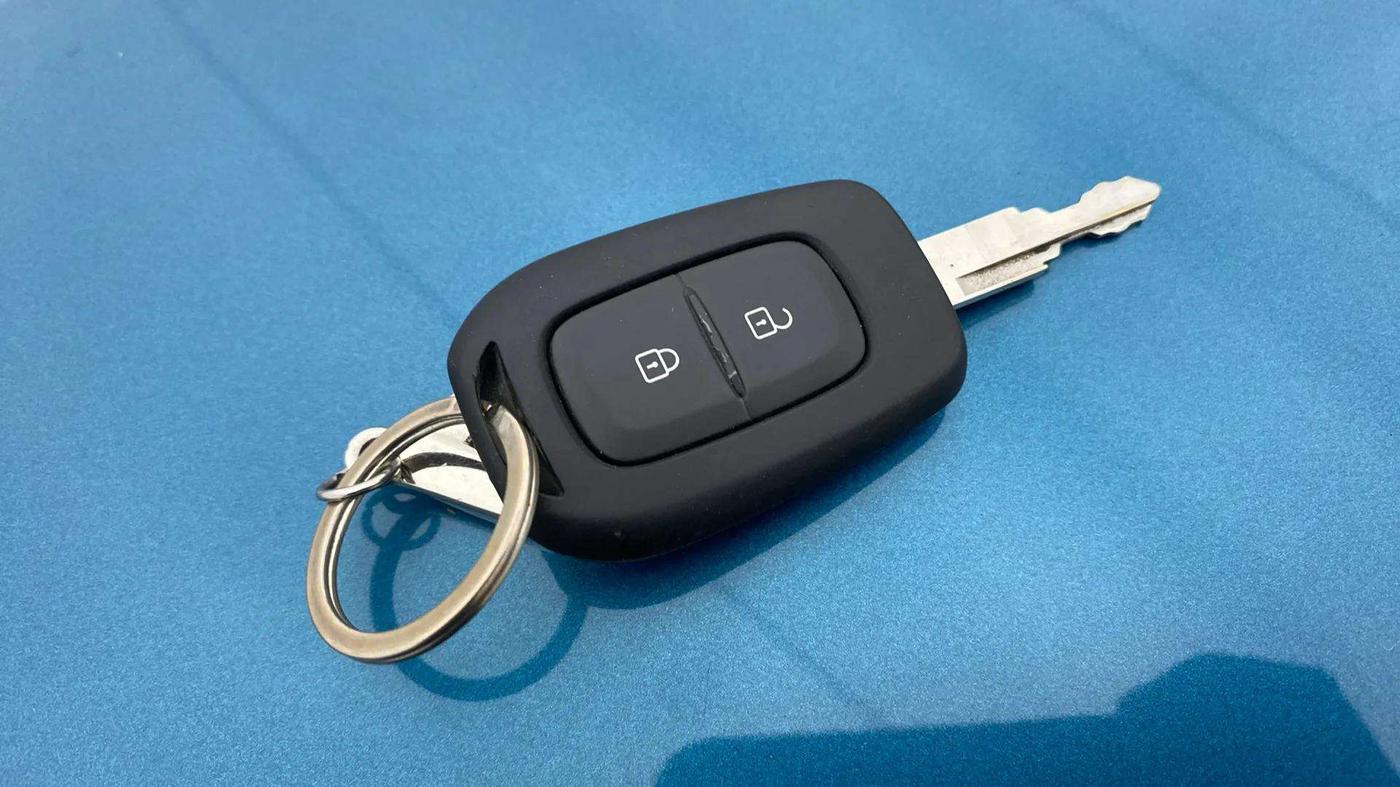 2024 Renault Kwid RXT 1.0 AMT, Petrol, Automatic, 1,422 km, Key Close Up