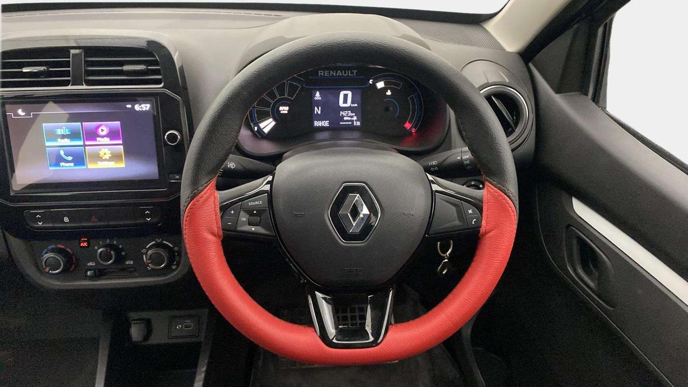 2024 Renault Kwid RXT 1.0 AMT, Petrol, Automatic, 1,422 km, Steering Wheel Close Up