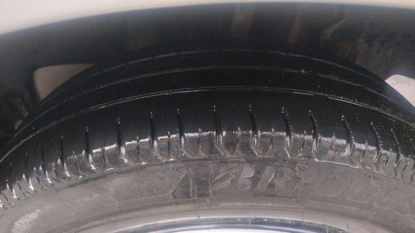 2020 Maruti Swift VXI, Petrol, Manual, 27,799 km, Left Rear Tyre Tread