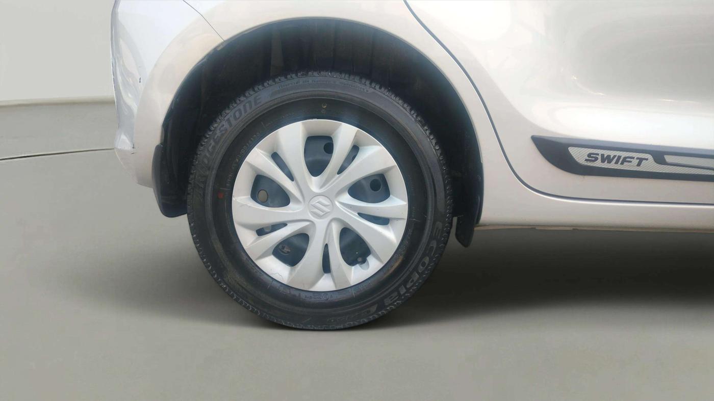 2020 Maruti Swift VXI, Petrol, Manual, 27,799 km, Right Rear Wheel