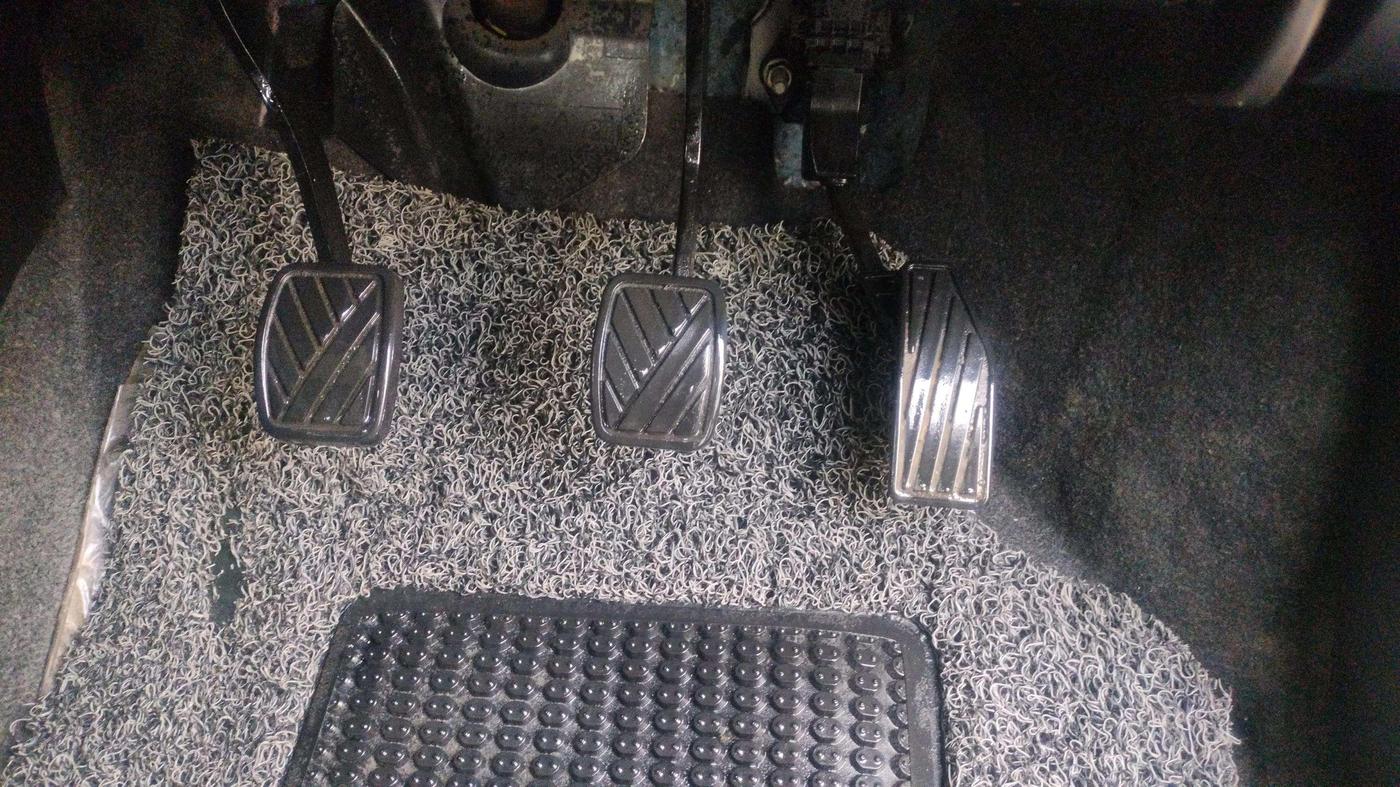 2020 Maruti Swift VXI, Petrol, Manual, 27,799 km, Pedals