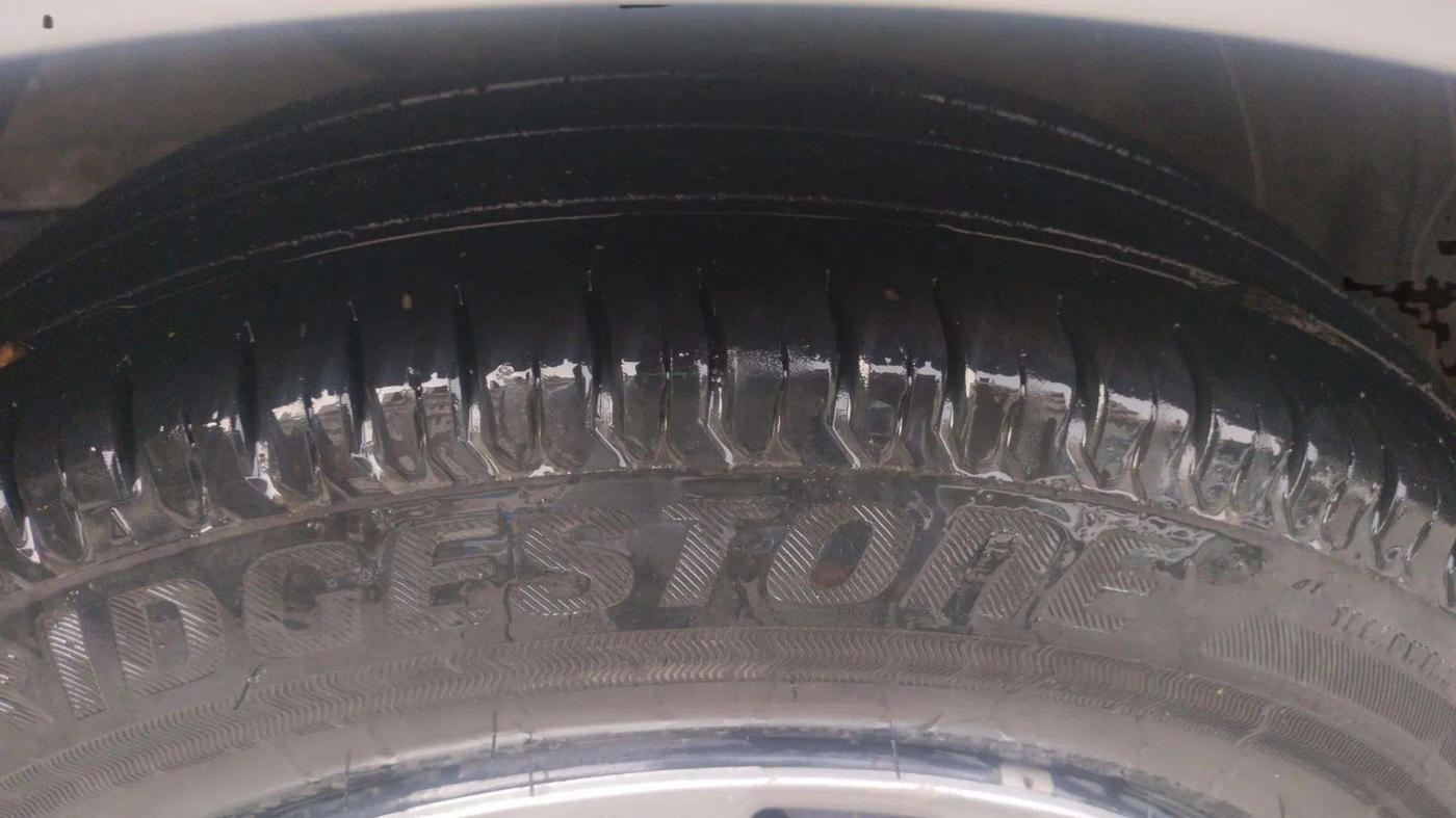 2020 Maruti Swift VXI, Petrol, Manual, 27,799 km, Left Front Tyre Tread