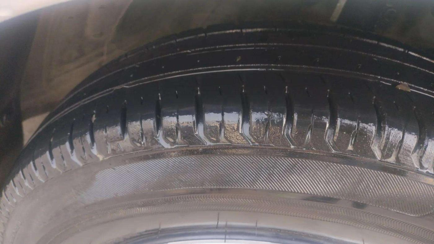 2020 Maruti Swift VXI, Petrol, Manual, 27,799 km, Right Front Tyre Tread