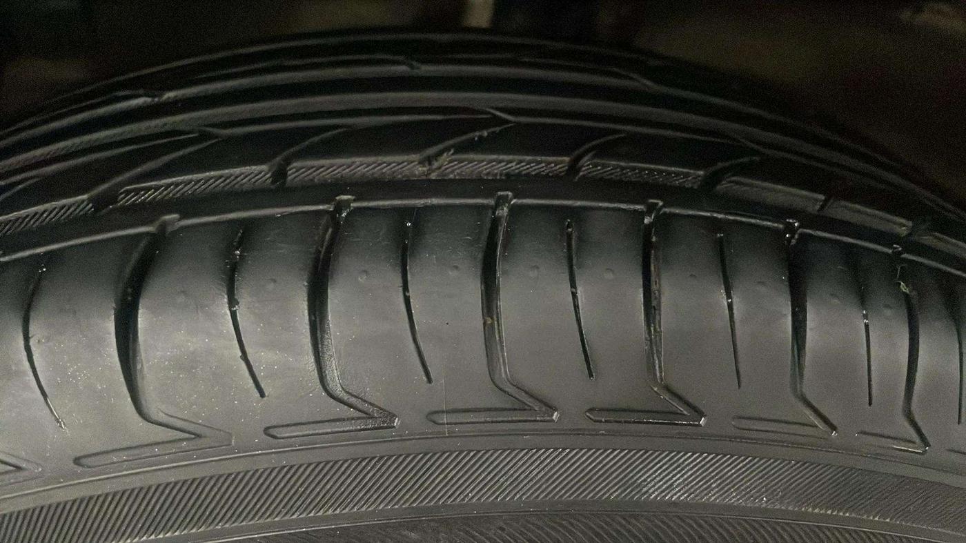 2015 Maruti Swift Dzire VXI, Petrol, Manual, 56,244 km, Left Rear Tyre Tread