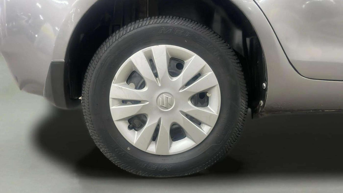 2015 Maruti Swift Dzire VXI, Petrol, Manual, 56,244 km, Right Rear Wheel