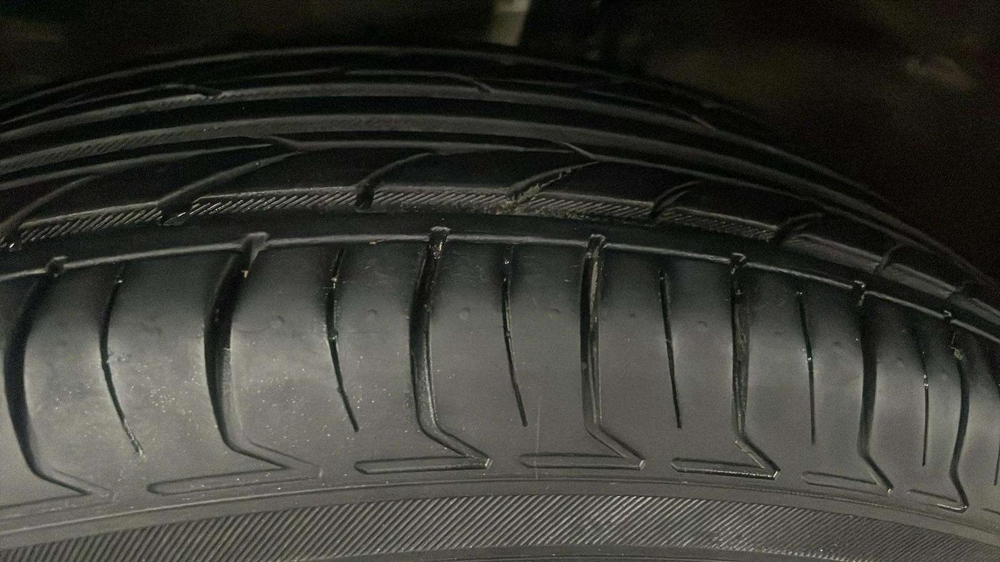 2015 Maruti Swift Dzire VXI, Petrol, Manual, 56,244 km, Right Rear Tyre Tread