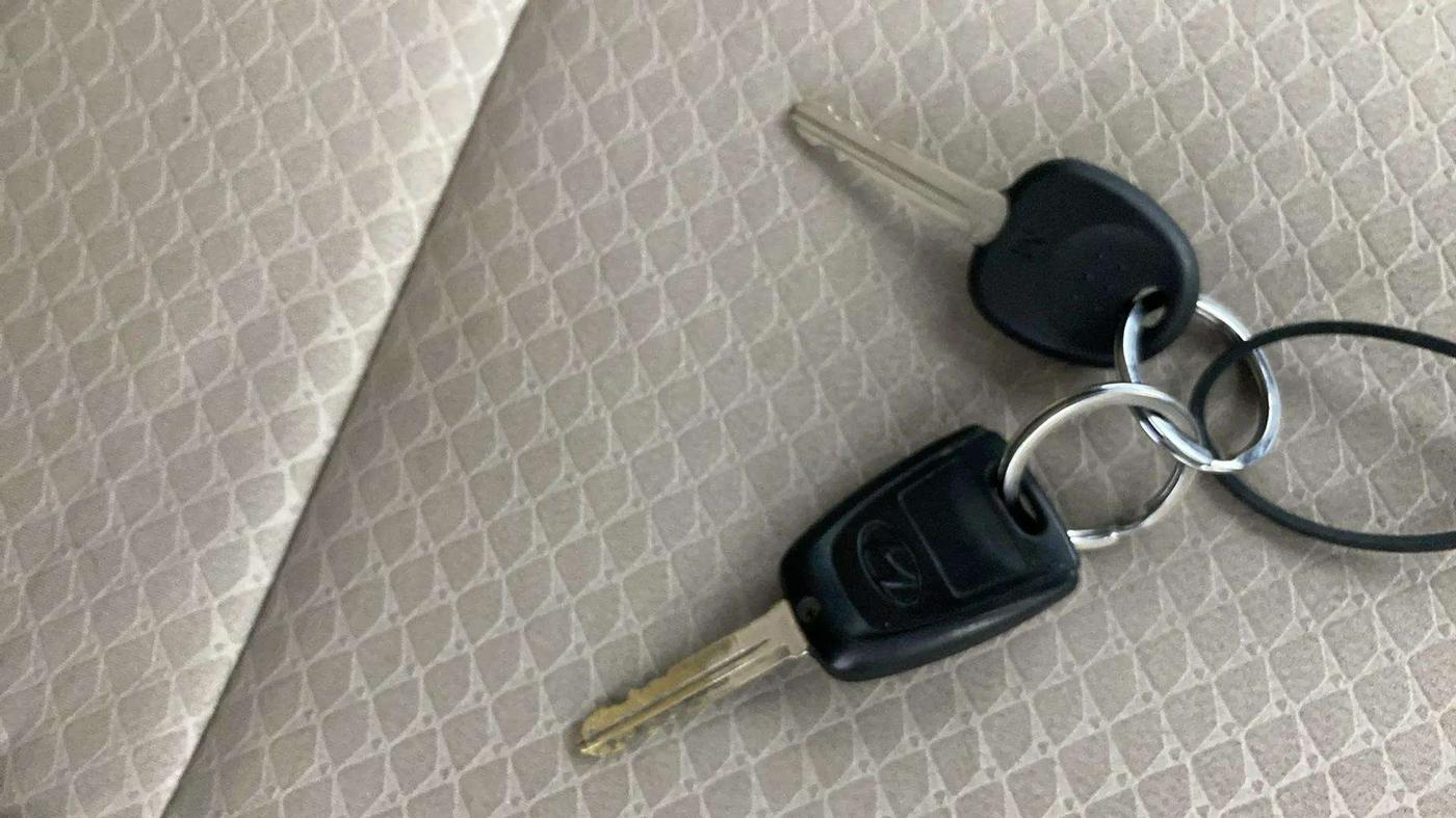 2022 Hyundai NEW SANTRO SPORTZ MT, Petrol, Manual, 27,303 km, Key Close Up