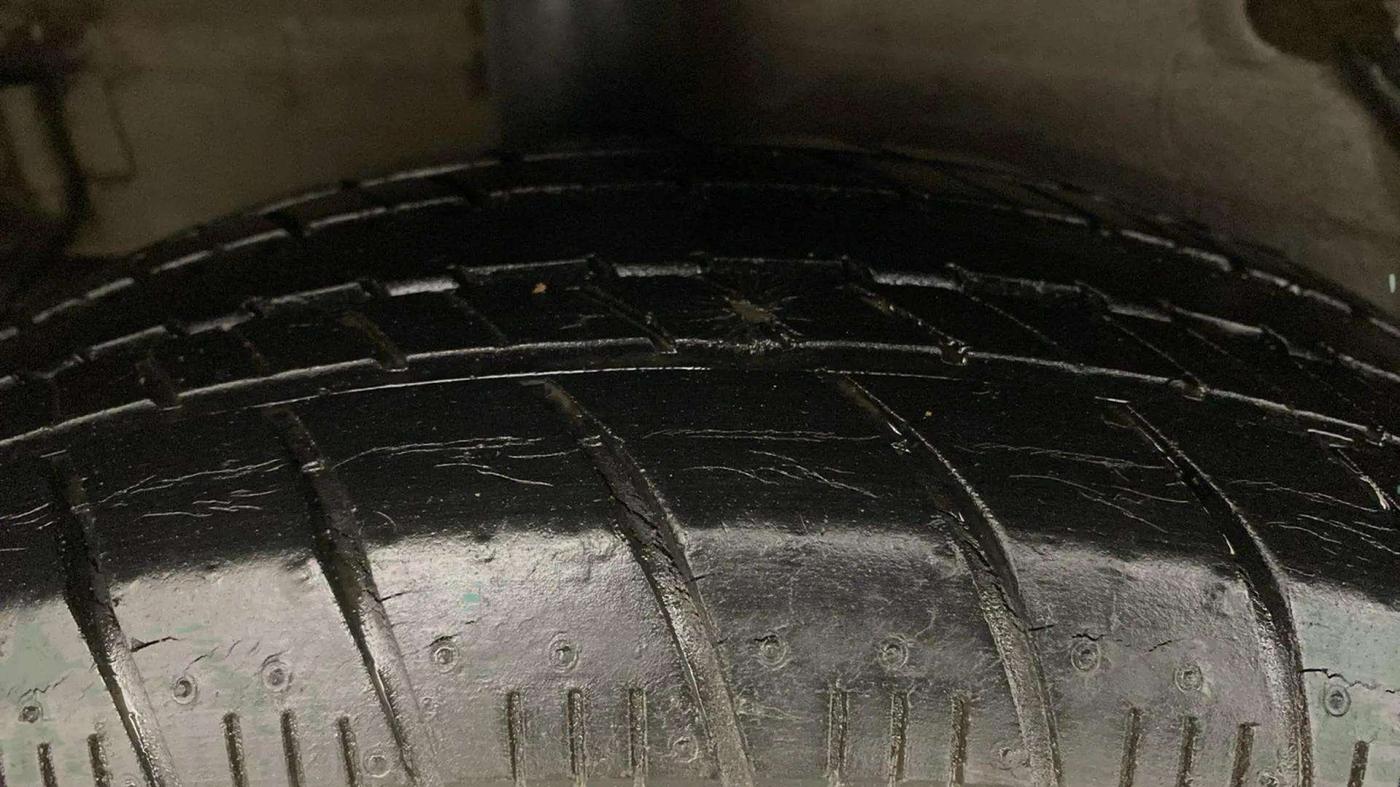 2016 Maruti Celerio VXI, Petrol, Manual, 37,871 km, Right Rear Tyre Tread