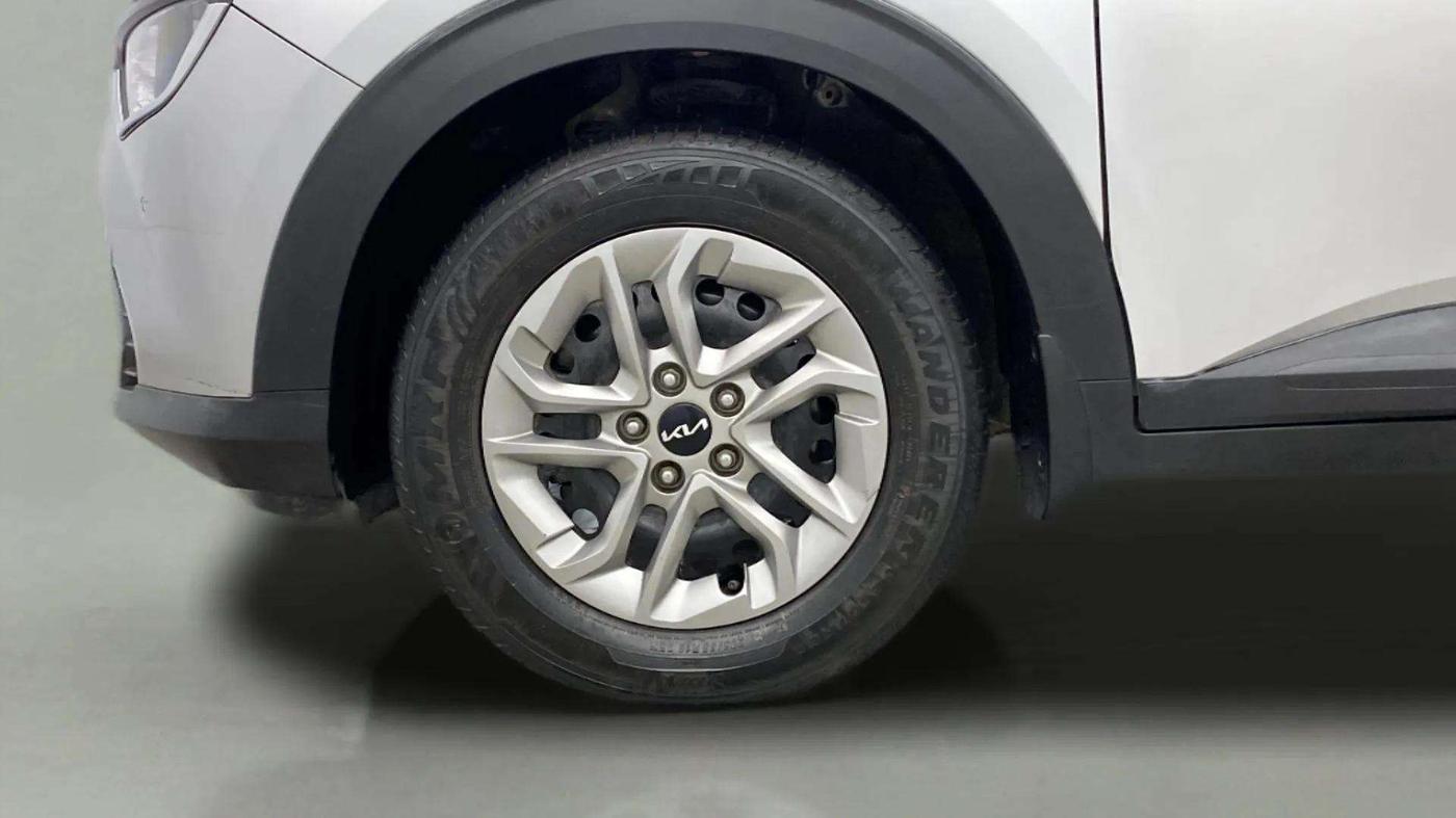 2022 KIA CARENS PRESTIGE 1.5 DIESEL 7 STR, Diesel, Manual, 55,998 km, Left Front Wheel