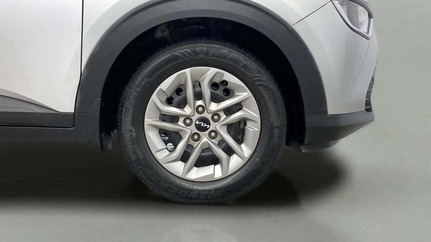 2022 KIA CARENS PRESTIGE 1.5 DIESEL 7 STR, Diesel, Manual, 55,998 km, Right Front Wheel