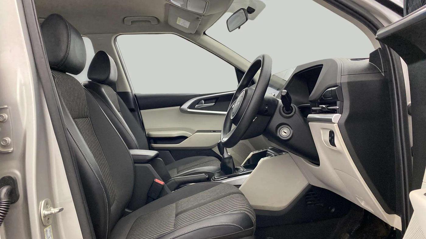 2022 KIA CARENS PRESTIGE 1.5 DIESEL 7 STR, Diesel, Manual, 55,998 km, Right Side Front Door Cabin
