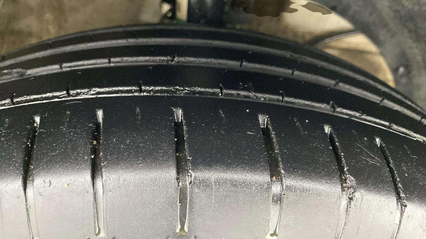2021 Maruti Dzire ZXI Plus AMT, Petrol, Automatic, 69,293 km, Right Front Tyre Tread