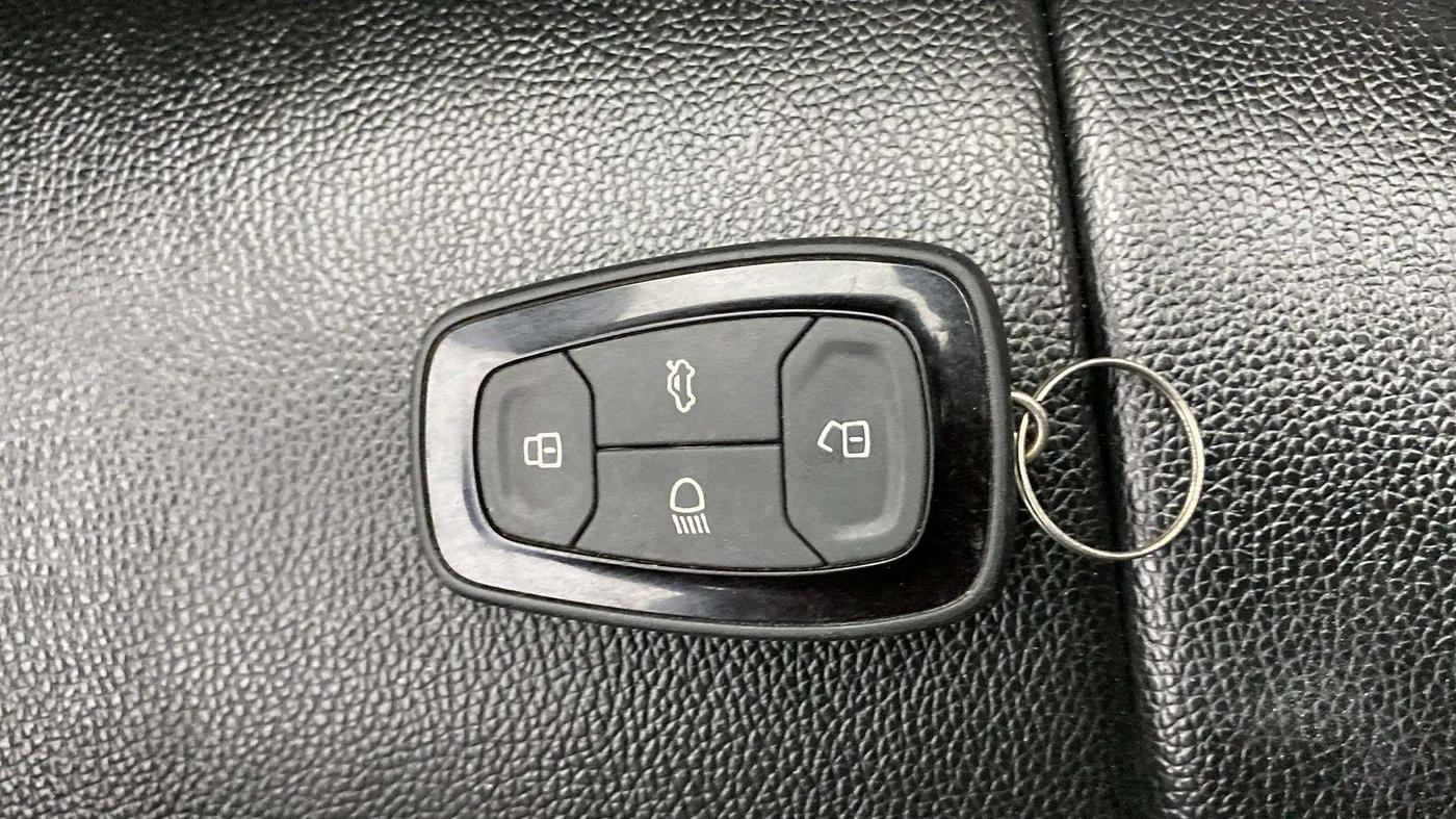 2017 Tata NEXON XZ PLUS PETROL, Petrol, Manual, 81,845 km, Key Close Up