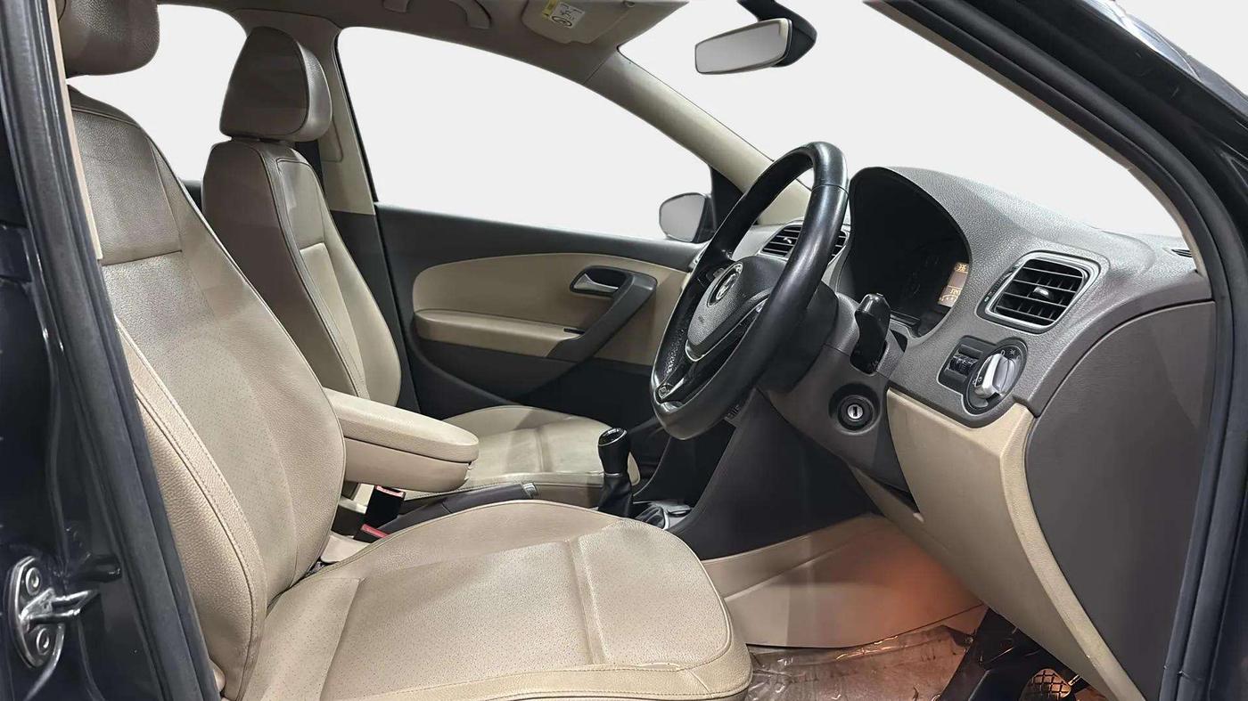 2019 Volkswagen Vento HIGHLINE 1.6 MPI, Petrol, Manual, 37,216 km, Right Side Front Door Cabin