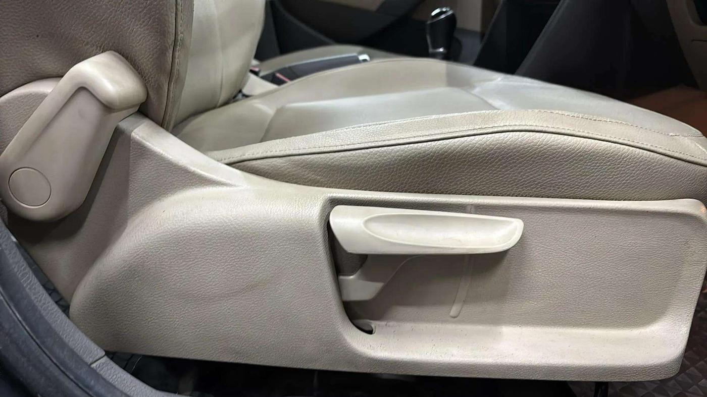 2019 Volkswagen Vento HIGHLINE 1.6 MPI, Petrol, Manual, 37,216 km, Driver Side Adjustment Panel