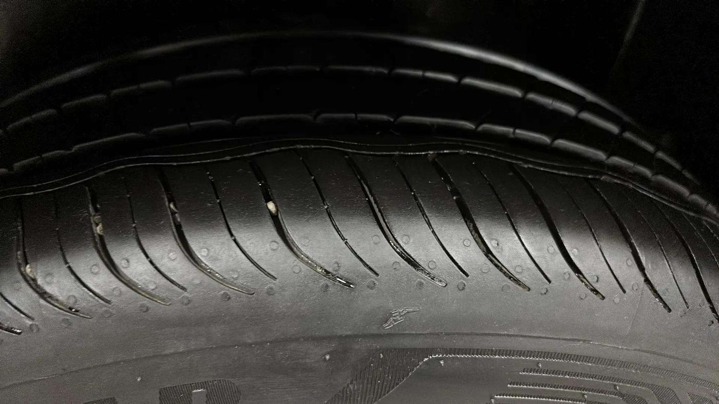 2019 Volkswagen Vento HIGHLINE 1.6 MPI, Petrol, Manual, 37,216 km, Right Rear Tyre Tread
