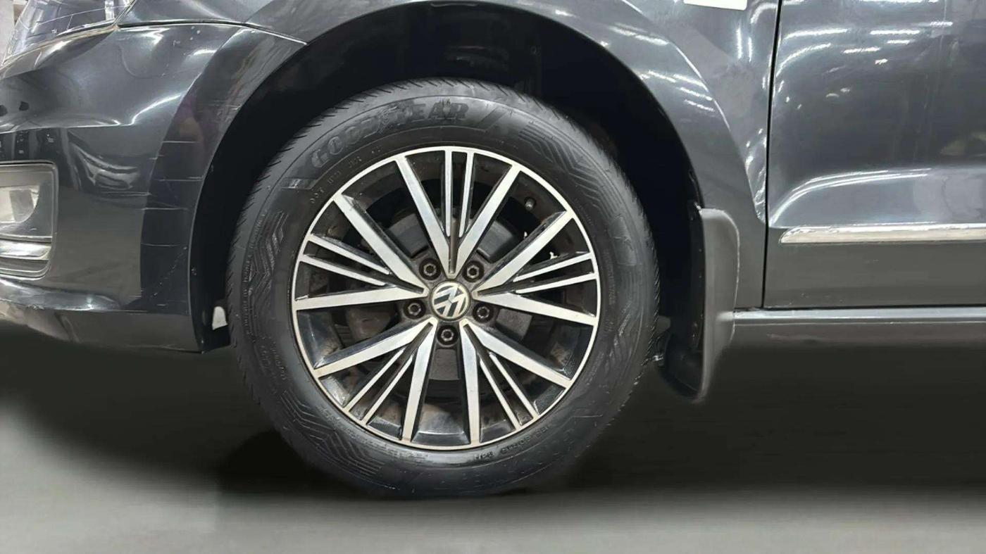 2019 Volkswagen Vento HIGHLINE 1.6 MPI, Petrol, Manual, 37,216 km, Left Front Wheel