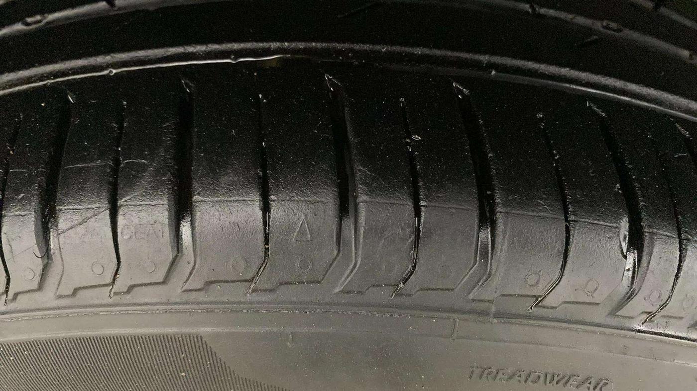 2024 Hyundai VENUE S (O) 1.0 TURBO DCT, Petrol, Automatic, 11,302 km, Right Rear Tyre Tread