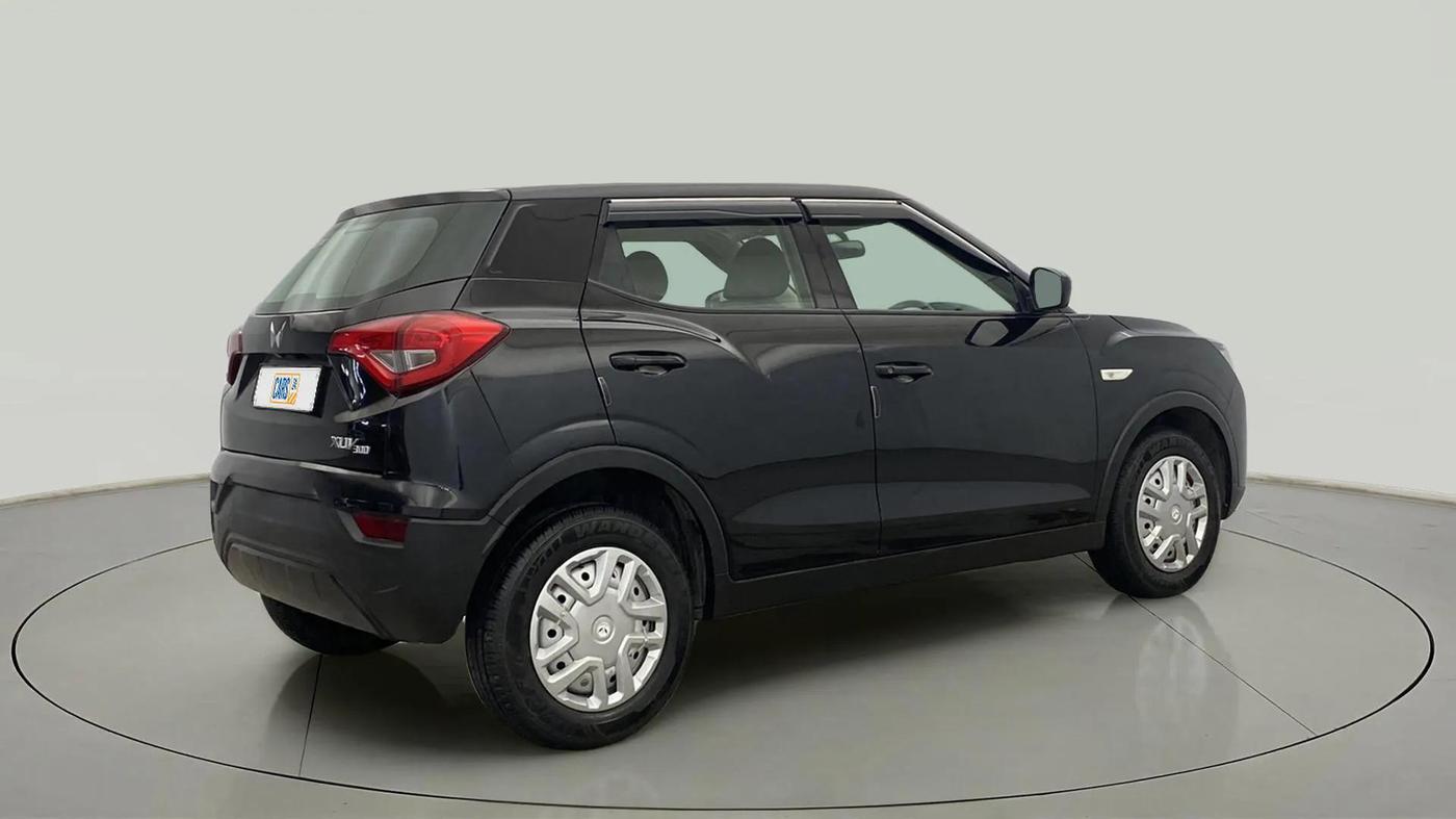 2023 Mahindra XUV300 W4 1.2 PETROL, Petrol, Manual, 24,874 km, Right Back Diagonal