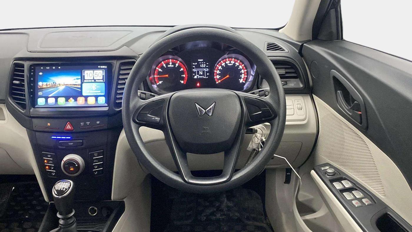 2023 Mahindra XUV300 W4 1.2 PETROL, Petrol, Manual, 24,874 km, Steering Wheel Close Up