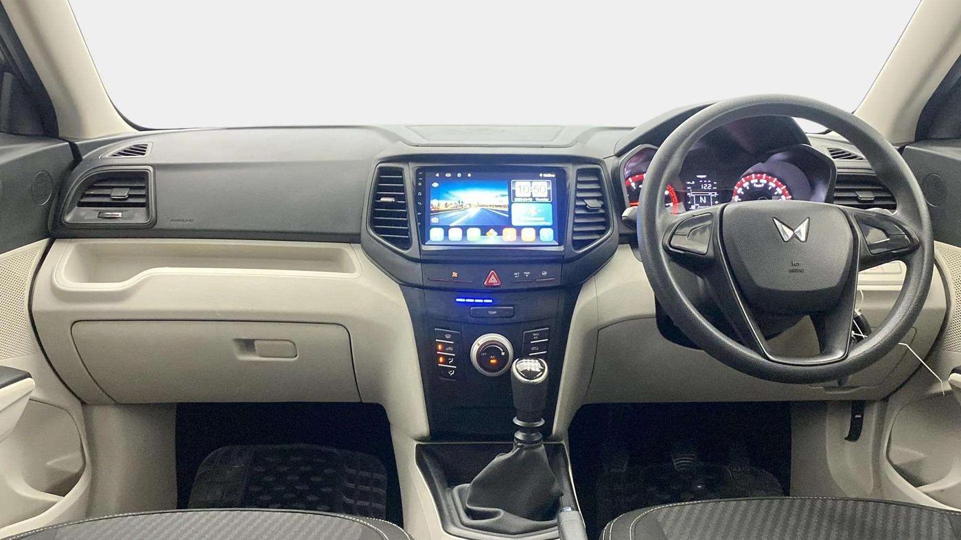 2023 Mahindra XUV300 W4 1.2 PETROL, Petrol, Manual, 24,874 km, Dashboard