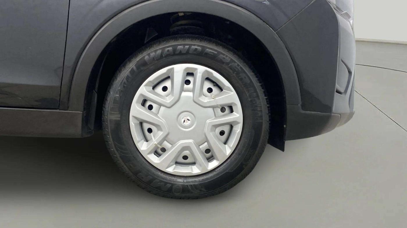 2023 Mahindra XUV300 W4 1.2 PETROL, Petrol, Manual, 24,874 km, Right Front Wheel