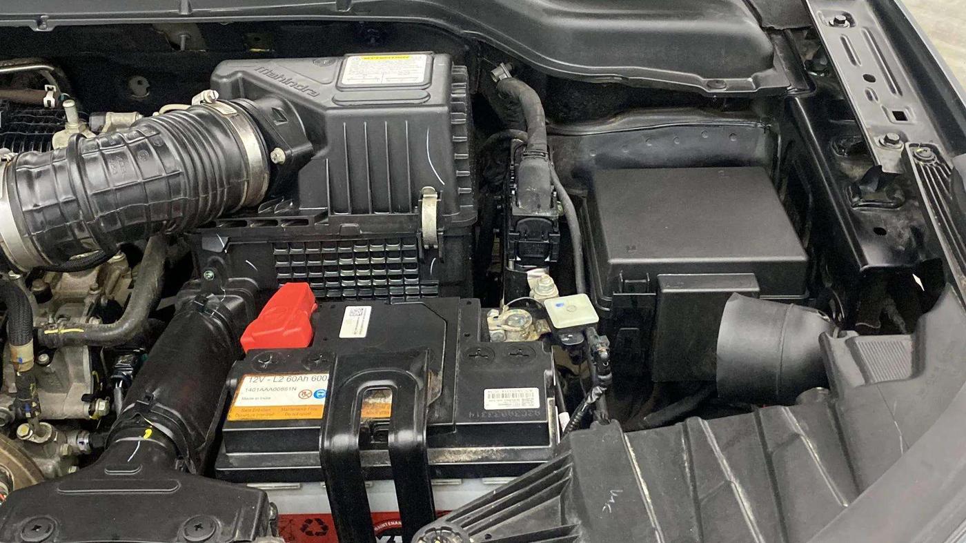 2023 Mahindra XUV300 W4 1.2 PETROL, Petrol, Manual, 24,874 km, Engine View - Left