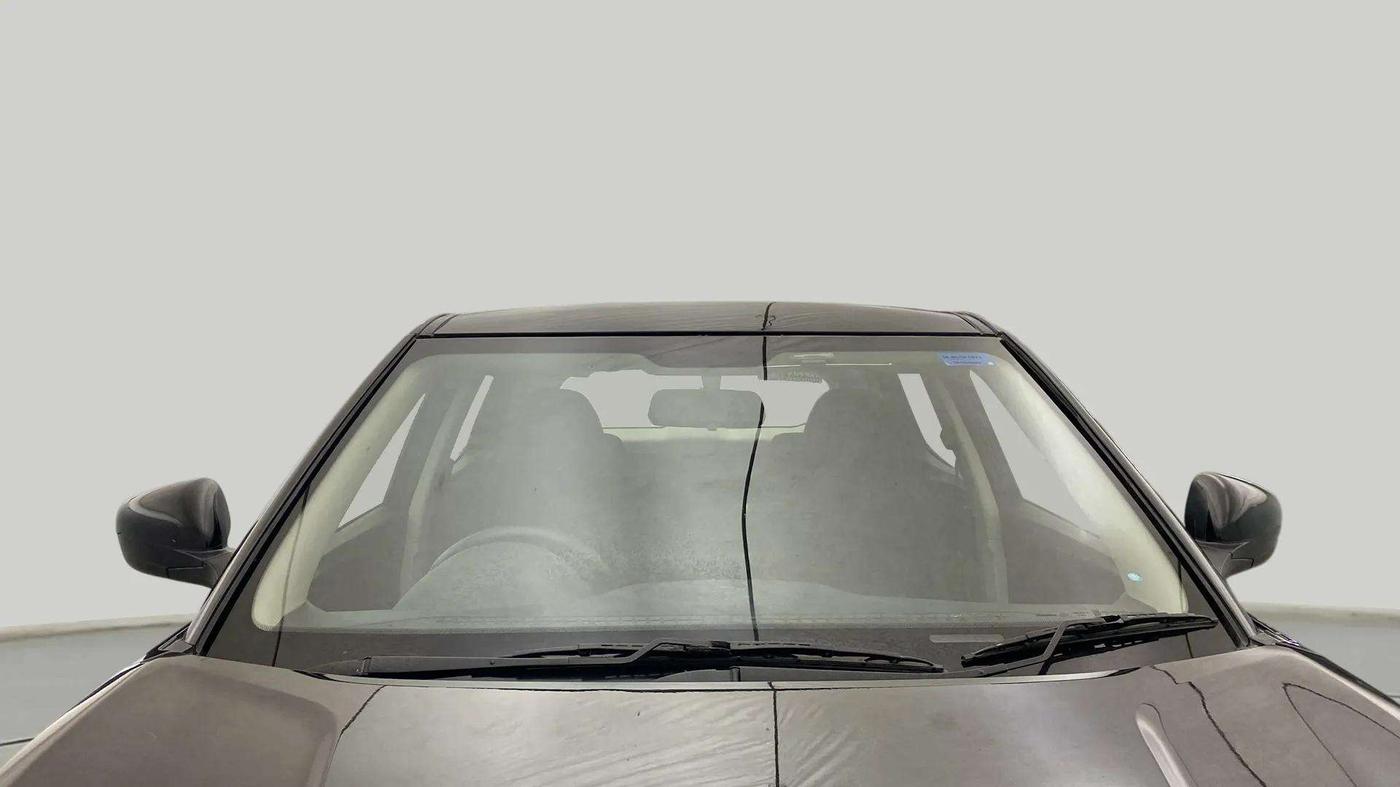 2023 Mahindra XUV300 W4 1.2 PETROL, Petrol, Manual, 24,874 km, Front Windshield