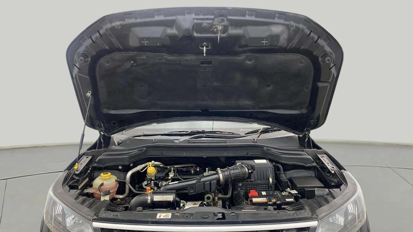 2023 Mahindra XUV300 W4 1.2 PETROL, Petrol, Manual, 24,874 km, Open Bonet