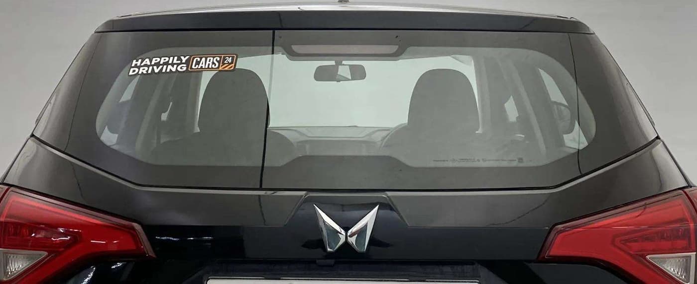 2023 Mahindra XUV300 W4 1.2 PETROL, Petrol, Manual, 24,874 km, Rear Windshield