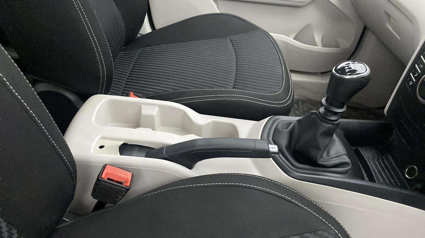 2023 Mahindra XUV300 W4 1.2 PETROL, Petrol, Manual, 24,874 km, Gear Lever