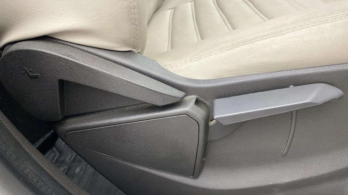 2015 Ford Ecosport TITANIUM 1.5L PETROL AT, Petrol, Automatic, 50,397 km, Driver Side Adjustment Panel