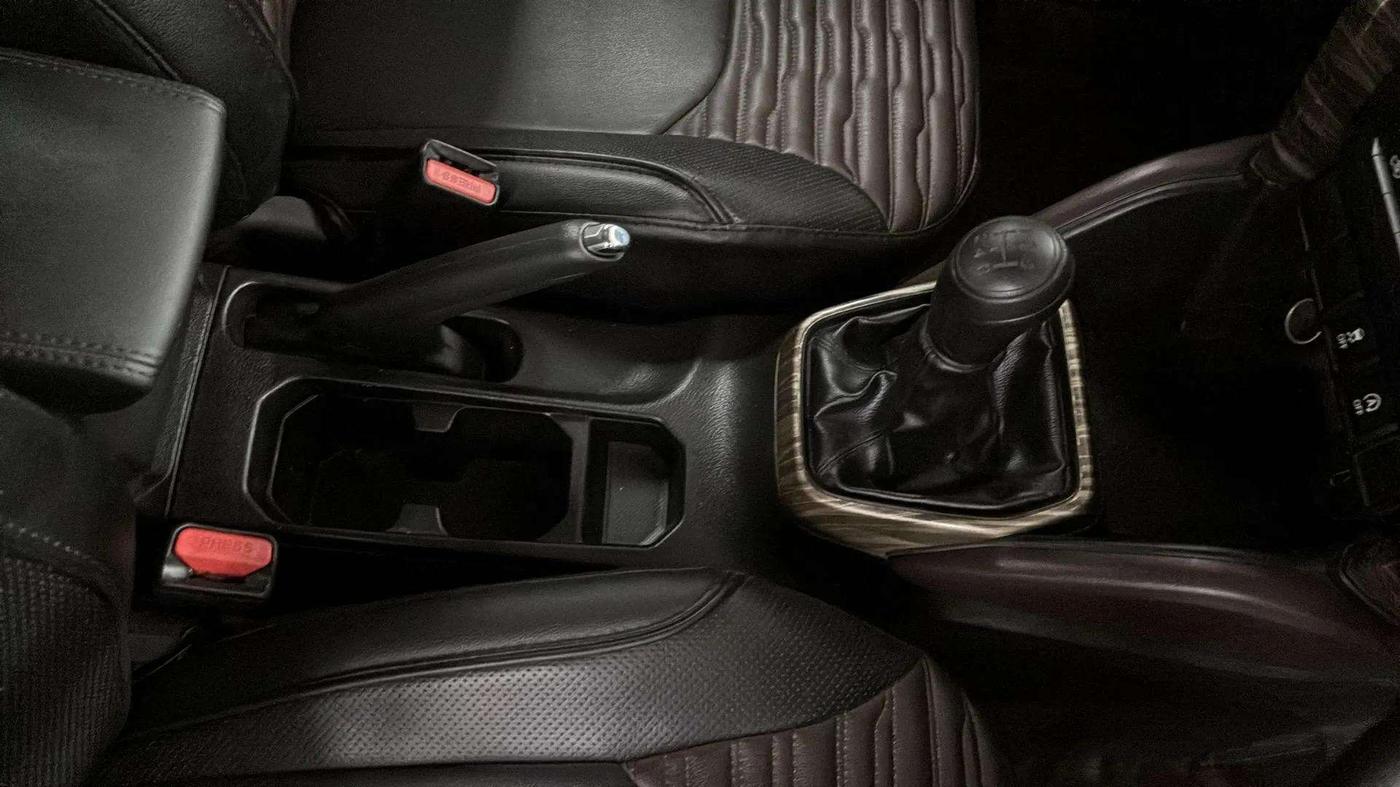 2023 Maruti Grand Vitara DELTA SMART HYBRID, Petrol, Manual, 5,386 km, Gear Lever