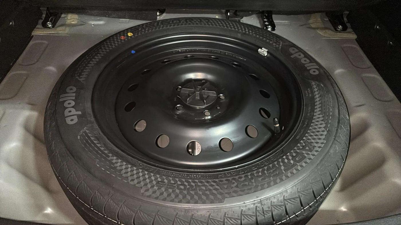 2023 Maruti Grand Vitara DELTA SMART HYBRID, Petrol, Manual, 5,386 km, Spare Tyre
